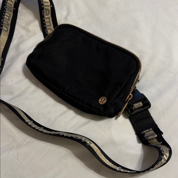 Black & Gold Belt Bag with Logo Strap *Zipper needs repair* - Picture 3 of 16